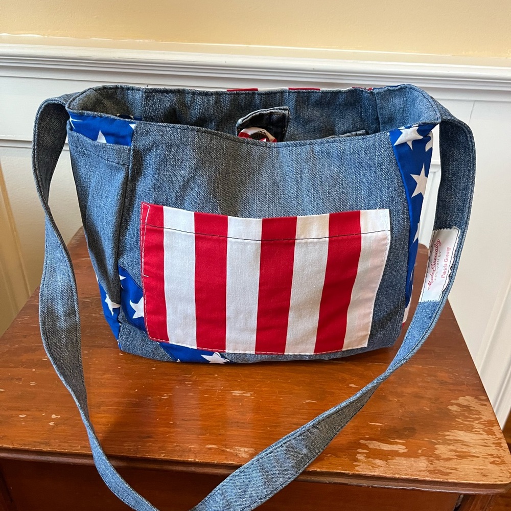 Stylish Denim Handmade Upcycled Crossbody Bag with American Flag Design - Picture 3 of 4